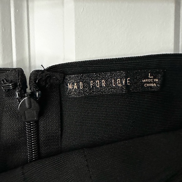 Sleek Black Hook-Detail Pencil Skirt - Picture 3 of 3